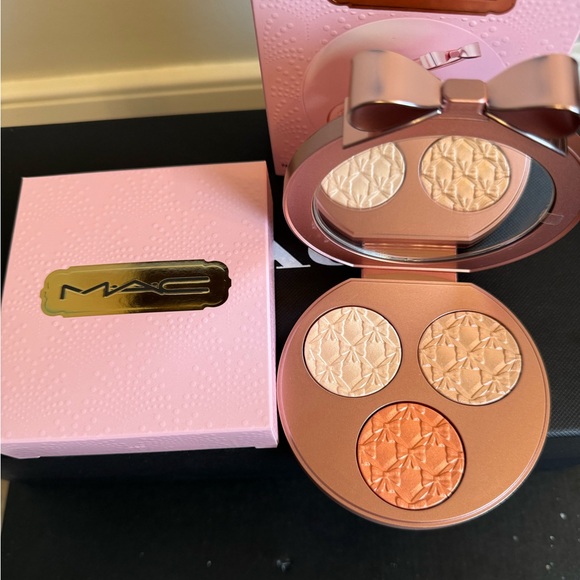 ❤️MAC Effervescence Extra Dimension Facial Compact - Picture 4 of 6